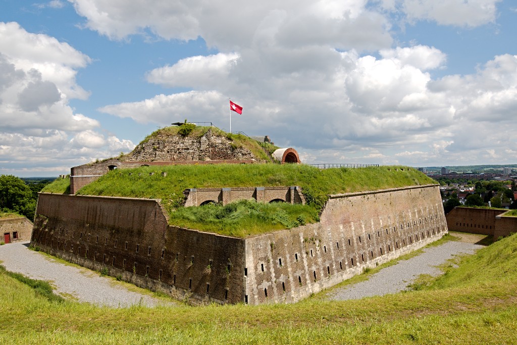 sint pietersberg limburg hdr landschap Fort Sint Pieter enci groeve Kasteelruine Lichtenberg kalksteen grotten mergel natuurmonumenten
